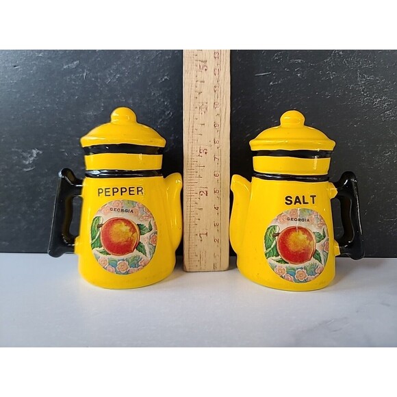 Vintage Georgia Salt And Pepper Shakers - Picture 3 of 10